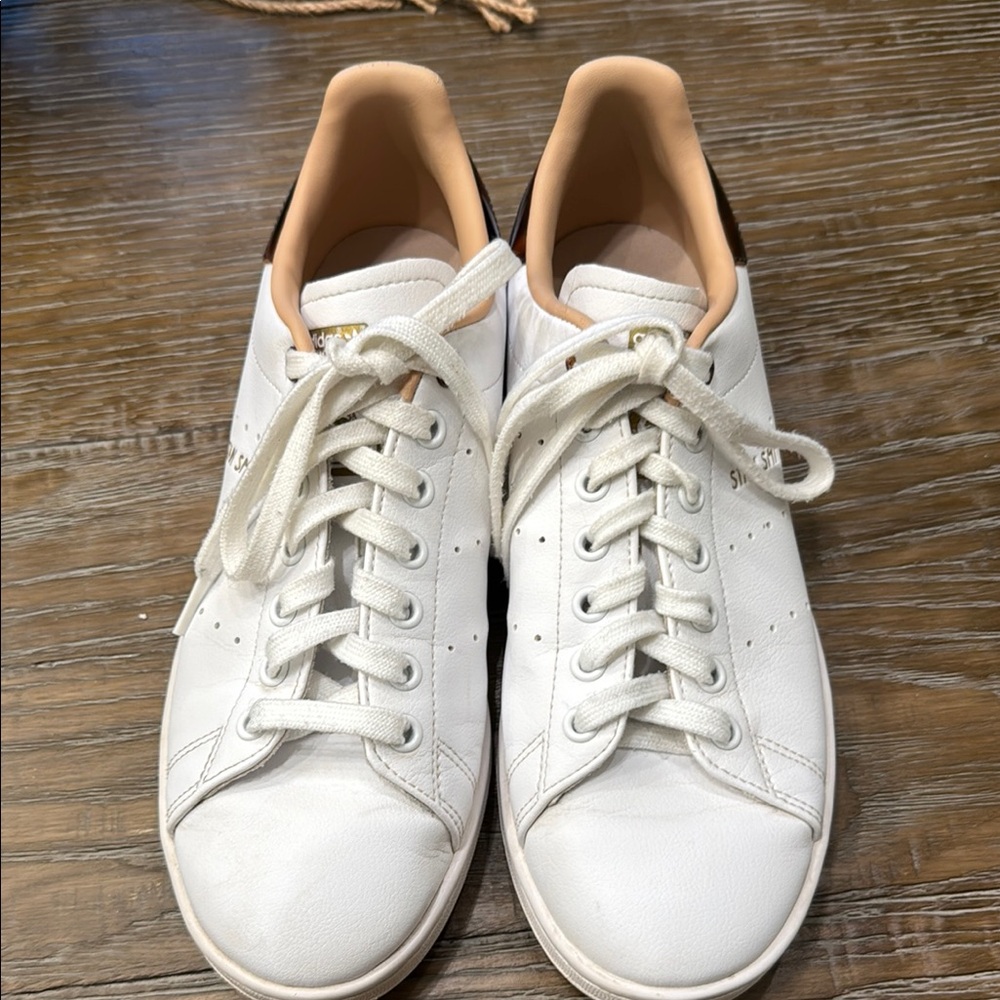 Adidas White Leather Sneakers Minimalist Design unisex 8.5 Gently used. - Picture 4 of 6